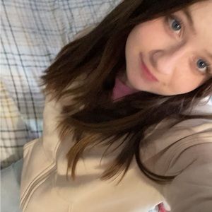 Meet your Posher, Bella